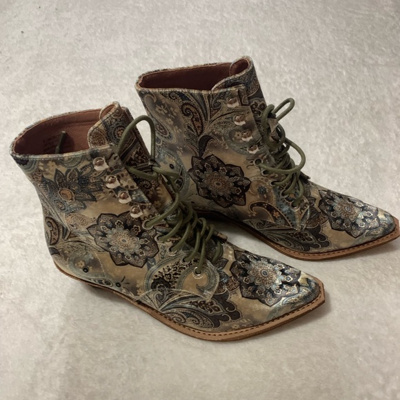 Jeffrey Campbell Boots - Picture 3 of 3